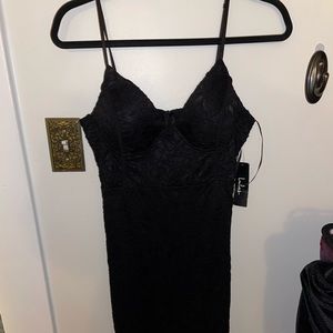 mid length, never worn Lulus lace cocktail dress. black. tags still on
